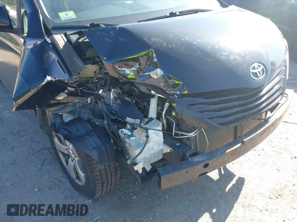 2014 Toyota Sienna LE AAS z VIN 5TDKK3DCXES476334, wystawiony jako IAAI lot #42059883 z przebiegiem 250 454 mil mil oraz . Historia ofert i sprzedaży dostępna na DreamBid. Obrazek 6.