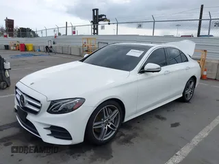 2019 Mercedes-Benz E 300 z VIN WDDZF4JB9KA611936, wystawiony jako IAAI lot #42101144 z przebiegiem 82 805 mil mil oraz . Historia ofert i sprzedaży dostępna na DreamBid. Obrazek 18.