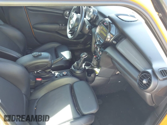 2016 MINI Hardtop 4 Door with VIN WMWXU1C58G2D08712, listed as a IAAI auction lot 42038278 with 96,874 mi miles and . Bid and sale history available at DreamBid. Image 5.