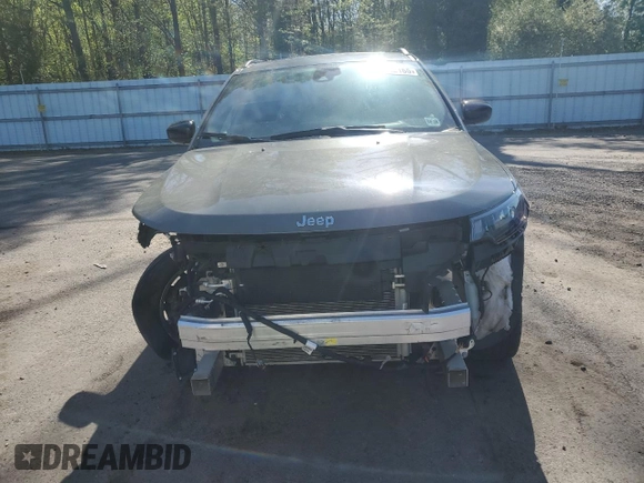 2023 Jeep Compass Latitude Lux с VIN 3C4NJDFN0PT570512, выставлен на аукционе Copart как лот 54932165 с пробегом 27 227 миль миль и Списание • Salvage title. История ставок и продаж доступна на DreamBid. Изображение 5.