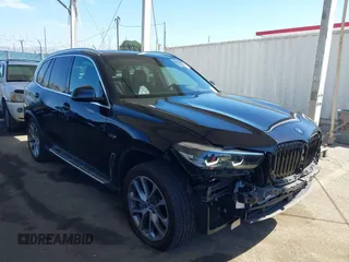 2023 BMW X5 xDrive45e z VIN 5UXTA6C01P9P71810, wystawiony jako IAAI lot #42014507 z przebiegiem 48 174 mil mil oraz . Historia ofert i sprzedaży dostępna na DreamBid. Obrazek 1.