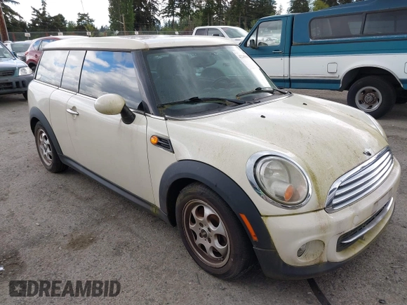2014 MINI Clubman z VIN WMWZF3C59ET492934, wystawiony jako IAAI lot #42249849 z przebiegiem 153 930 mil mil oraz . Historia ofert i sprzedaży dostępna na DreamBid. Obrazek 1.