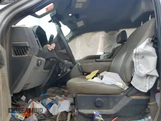 2020 Ford F-250 XL z VIN 1FT7W2B6XLEE81814, wystawiony jako Copart lot #56356235 z przebiegiem 106 361 mil mil oraz Szkoda całkowita • Salvage title. Historia ofert i sprzedaży dostępna na DreamBid. Obrazek 7.