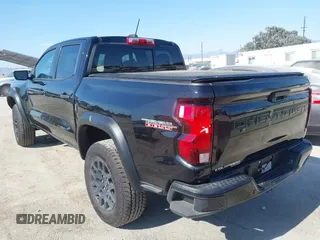 2024 Chevrolet Colorado 4WD Trail Boss z VIN 1GCPTEEK5R1144549, wystawiony jako IAAI lot #42754175 z przebiegiem Nie podano mil oraz . Historia ofert i sprzedaży dostępna na DreamBid. Obrazek 3.