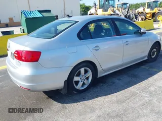 2013 Volkswagen Jetta TDI w/Premium with VIN 3VWLL7AJ0DM385077, listed as a IAAI auction lot 42322406 with 63,428 mi miles and . Bid and sale history available at DreamBid. Image 4.