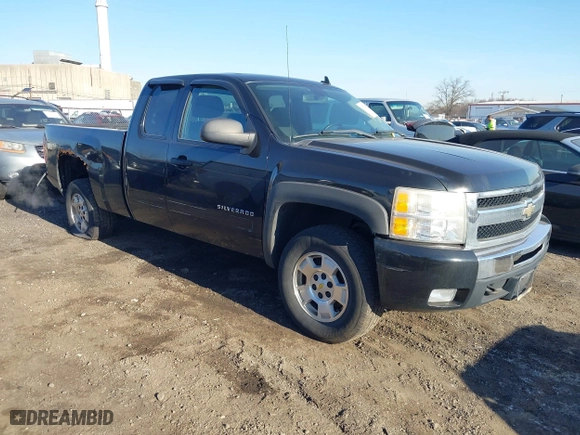 2010 Chevrolet Silverado 1500 LT with VIN 1GCSKSE33AZ281726, listed as a IAAI auction lot 41737456 with 270,711 mi miles. Bid and sale history available at carsss.com. Image 1.