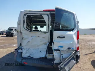 2018 Ford Transit z VIN 1FTYR1ZM2JKA64616, wystawiony jako IAAI lot #42416596 z przebiegiem Nie podano mil oraz . Historia ofert i sprzedaży dostępna na DreamBid. Obrazek 16.