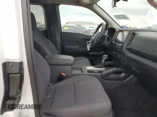 2023 Nissan Frontier S z VIN 1N6ED1CL9PN661204, wystawiony jako Copart lot #54770545 z przebiegiem 49 846 mil mil oraz Szkody całkowita. Historia ofert i sprzedaży dostępna na DreamBid. Obrazek 10.