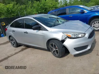 2017 Ford Focus S z VIN 1FADP3E28HL328775, wystawiony jako IAAI lot #42250276 z przebiegiem 111 686 mil mil oraz . Historia ofert i sprzedaży dostępna na DreamBid. Obrazek 1.