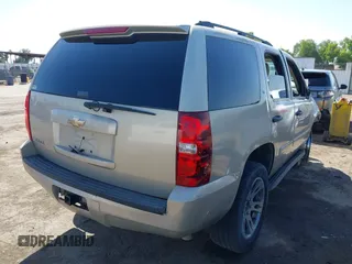 2007 Chevrolet Tahoe LS z VIN 1GNFC13C97J402723, wystawiony jako IAAI lot #42588033 z przebiegiem Nie podano mil oraz . Historia ofert i sprzedaży dostępna na DreamBid. Obrazek 4.