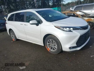 2023 Toyota Sienna XLE with VIN 5TDJSKFC8PS099539, listed as a IAAI auction lot 41284033 with 13,514 mi miles. Bid and sale history available at carsss.com. Image 1.
