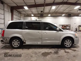 2011 Chrysler Town & Country Touring z VIN 2A4RR5DGXBR723116, wystawiony jako IAAI lot #42156888 z przebiegiem 177 591 mil mil oraz . Historia ofert i sprzedaży dostępna na DreamBid. Obrazek 14.