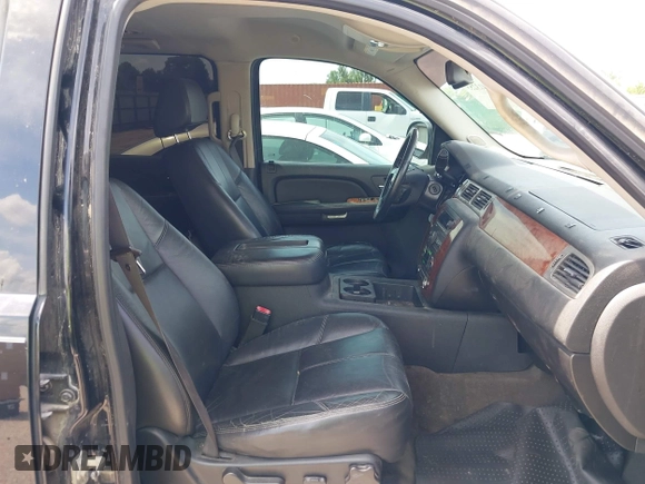 2008 Chevrolet Suburban 3LT with VIN 3GNFC16068G165063, listed as a IAAI auction lot 42413253 with 254,967 mi miles and . Bid and sale history available at DreamBid. Image 5.