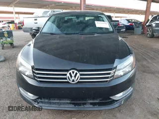 2015 Volkswagen Passat Limited Edition Edition z VIN 1VWAT7A3XFC123239, wystawiony jako IAAI lot #42321970 z przebiegiem 100 436 mil mil oraz . Historia ofert i sprzedaży dostępna na DreamBid. Obrazek 12.