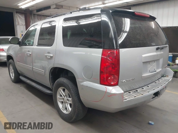 2013 GMC Yukon SLE with VIN 1GKS1AE09DR353945, listed as a IAAI auction lot 41900111 with 109,655 mi miles. Bid and sale history available at carsss.com. Image 3.