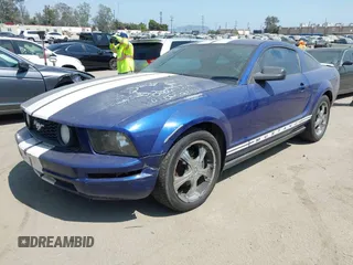 2005 Ford Mustang Deluxe with VIN 1ZVFT80N355260024, listed as a IAAI auction lot 42570131 with Not provided miles and . Bid and sale history available at DreamBid. Image 2.