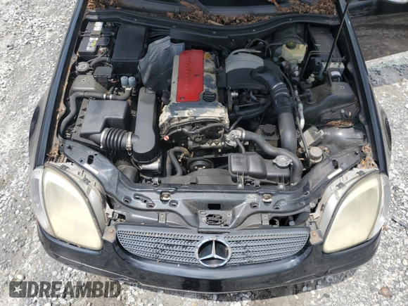 2001 Mercedes-Benz SLK 230 Kompressor z VIN WDBKK49F31F175681, wystawiony jako Copart lot #65155374 z przebiegiem Nie podano mil oraz Nie do naprawy • Non repairable. Historia ofert i sprzedaży dostępna na DreamBid. Obrazek 11.