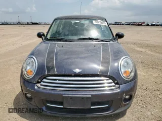2012 MINI Hardtop z VIN WMWSU3C5XCT261707, wystawiony jako Copart lot #59939565 z przebiegiem 52 509 mil mil oraz Szkoda całkowita • Salvage title. Historia ofert i sprzedaży dostępna na DreamBid. Obrazek 5.