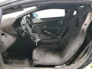 2011 Lamborghini Gallardo z VIN ZHWGU7AJXBLA10128, wystawiony jako Copart lot #54581305 z przebiegiem 10 150 mil mil oraz Szkoda całkowita • Salvage title. Historia ofert i sprzedaży dostępna na DreamBid. Obrazek 7.