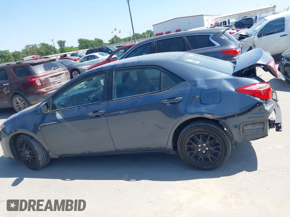2018 Toyota Corolla L z VIN 2T1BURHE4JC103687, wystawiony jako IAAI lot #41985917 z przebiegiem 135 823 mil mil oraz . Historia ofert i sprzedaży dostępna na DreamBid. Obrazek 14.