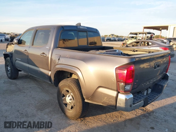 2021 Toyota Tacoma SR z VIN 3TYAX5GN2MT020997, wystawiony jako IAAI lot #40991578 z przebiegiem 81 509 mil mil oraz . Historia ofert i sprzedaży dostępna na DreamBid. Obrazek 3.