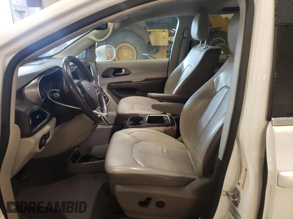 2017 Chrysler Pacifica Touring L Plus z VIN 2C4RC1EG4HR514185, wystawiony jako Copart lot #55503075 z przebiegiem 120 637 mil mil oraz Nie do naprawy • Non repairable. Historia ofert i sprzedaży dostępna na DreamBid. Obrazek 7.