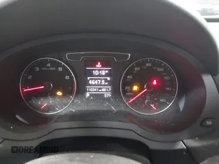 2017 Audi Q3 Premium z VIN WA1ECCFS0HR009385, wystawiony jako IAAI lot #42042437 z przebiegiem 110 341 mil mil oraz . Historia ofert i sprzedaży dostępna na DreamBid. Obrazek 7.