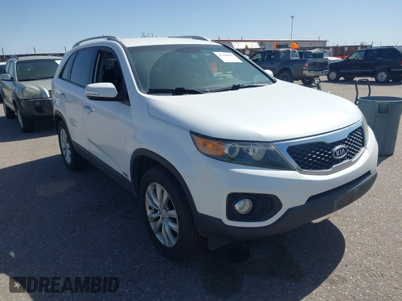 2011 Kia Sorento EX z VIN 5XYKUDA29BG090671, wystawiony jako IAAI lot #42268857 z przebiegiem 146 770 mil mil oraz . Historia ofert i sprzedaży dostępna na DreamBid. Obrazek 1.