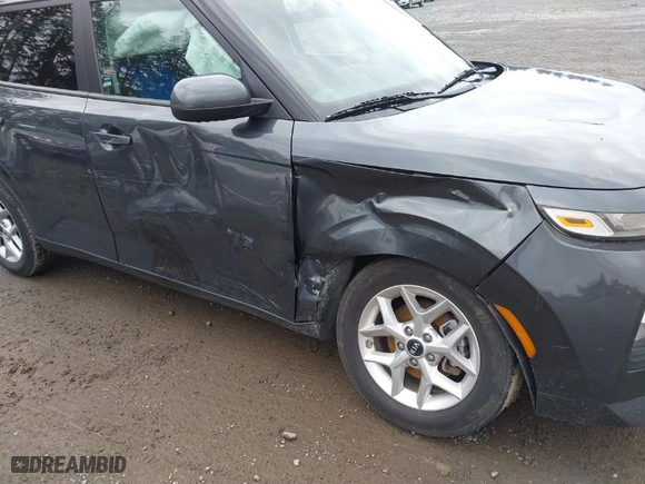 2020 Kia Soul S with VIN KNDJ23AU7L7715807, listed as a IAAI auction lot 41847865 with 50,179 mi miles. Bid and sale history available at carsss.com. Image 6.