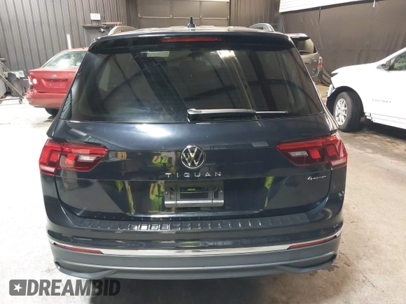 2024 Volkswagen Tiguan S with VIN 3VVFB7AX2RM134769, listed as a IAAI auction lot 42462792 with 1,733 mi miles and . Bid and sale history available at DreamBid. Image 16.