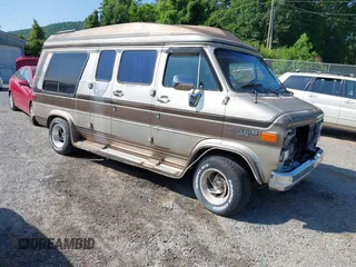 1988 Chevrolet Chevy Van z VIN 1GBEG25K8J7123095, wystawiony jako IAAI lot #42355125 z przebiegiem 92 496 mil mil oraz . Historia ofert i sprzedaży dostępna na DreamBid. Obrazek 1.
