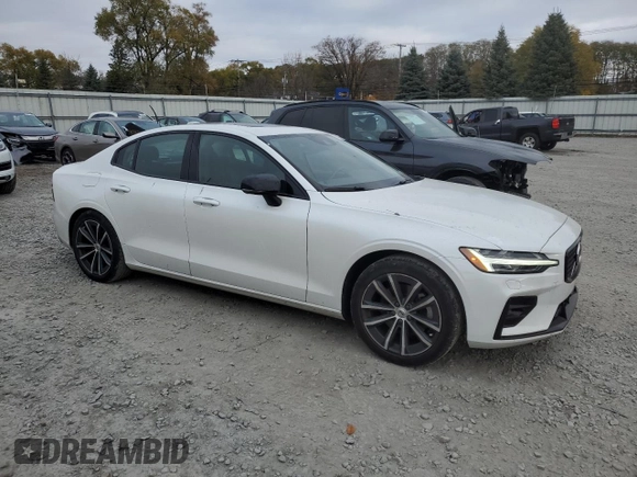2022 Volvo S60 Momentum with VIN 7JRL12TZ1NG161943, listed as a Copart auction lot 78240024 with 37,605 mi miles and Salvage Title. Bid and sale history available at carsss.com. Image 4.