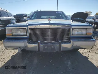 1992 Cadillac Brougham z VIN 1G6DW54E7NR707492, wystawiony jako Copart lot #79950214 z przebiegiem 263 624 mil mil oraz Tytuł czysty. Historia ofert i sprzedaży dostępna na DreamBid. Obrazek 5.