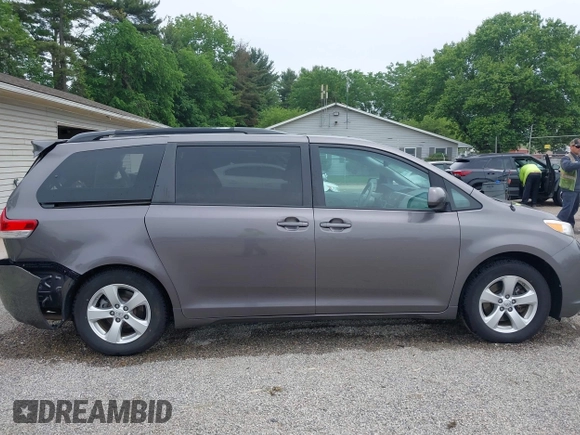 2014 Toyota Sienna LE AAS с VIN 5TDKK3DC8ES422689, выставлен на аукционе IAAI как лот 42306029 с пробегом 41 627 миль миль и . История ставок и продаж доступна на DreamBid. Изображение 13.
