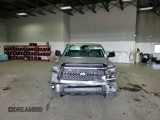 2018 Toyota Tundra SR5 z VIN 5TFDW5F1XJX768641, wystawiony jako Copart lot #53269535 z przebiegiem 55 862 mil mil oraz Szkoda całkowita • Salvage title. Historia ofert i sprzedaży dostępna na DreamBid. Obrazek 10.