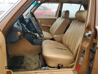 1981 Mercedes-Benz 300 with VIN WDBAB30A3BB219467, listed as a Copart auction lot 76183454 with 123,938 mi miles and Clean Title. Bid and sale history available at carsss.com. Image 7.