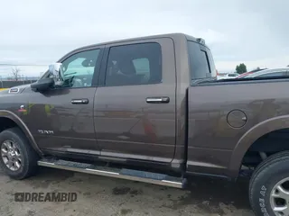 2020 Ram 2500 Laramie z VIN 3C6UR5FL5LG249102, wystawiony jako IAAI lot #41414195 z przebiegiem 42 044 mil mil oraz . Historia ofert i sprzedaży dostępna na DreamBid. Obrazek 14.