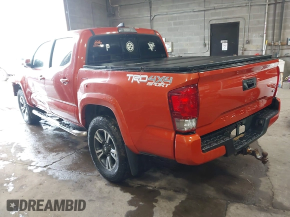 2017 Toyota Tacoma SR5 z VIN 5TFCZ5AN1HX060429, wystawiony jako IAAI lot #42305435 z przebiegiem 136 420 mil mil oraz . Historia ofert i sprzedaży dostępna na DreamBid. Obrazek 3.