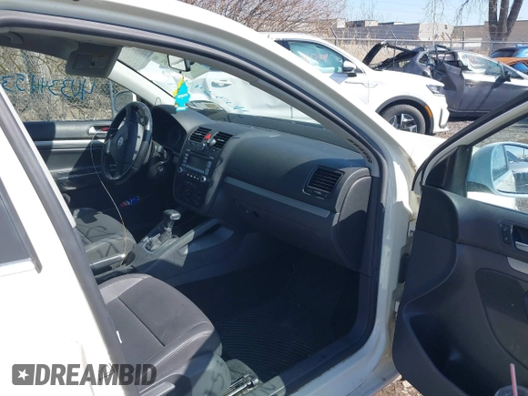 2008 Volkswagen Jetta SE with VIN 3VWRZ71KX8M077504, listed as a IAAI auction lot 40757804 with 186,566 mi miles and . Bid and sale history available at DreamBid. Image 5.