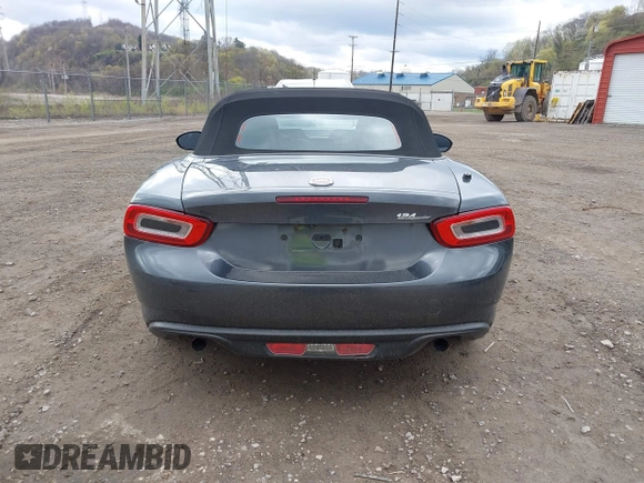 2017 FIAT 124 Spider Lusso z VIN JC1NFAEK7H0106877, wystawiony jako IAAI lot #42049505 z przebiegiem 54 487 mil mil oraz . Historia ofert i sprzedaży dostępna na DreamBid. Obrazek 17.
