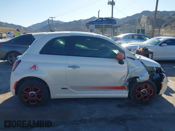 2018 FIAT 500e with VIN 3C3CFFGE9JT377399, listed as a IAAI auction lot 41641125 with 26,157 mi miles. Bid and sale history available at carsss.com. Image 13.