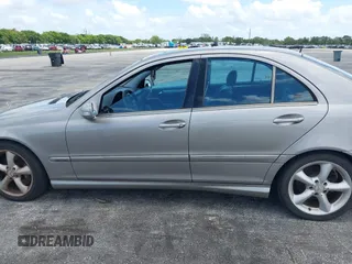 2005 Mercedes-Benz C 230 Kompressor с VIN WDBRF40J75A783792, выставлен на аукционе IAAI как лот 42772016 с пробегом 137 891 миль миль и . История ставок и продаж доступна на DreamBid. Изображение 14.
