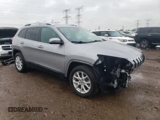 2017 Jeep Cherokee Latitude z VIN 1C4PJLCB3HW535908, wystawiony jako Copart lot #57887185 z przebiegiem 79 782 mil mil oraz Szkoda całkowita • Salvage title. Historia ofert i sprzedaży dostępna na DreamBid. Obrazek 4.