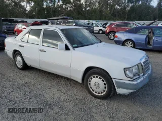 1991 Mercedes-Benz 300 300E with VIN WDBEA30D2MB339701, listed as a Copart auction lot 80088704 with 207,505 mi miles and Salvage Title. Bid and sale history available at carsss.com. Image 4.