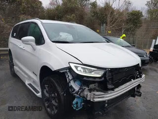 2021 Chrysler Pacifica Touring L с VIN 2C4RC1BG6MR602573, выставлен на аукционе IAAI как лот 41541586 с пробегом 24 087 миль миль и . История ставок и продаж доступна на DreamBid. Изображение 1.
