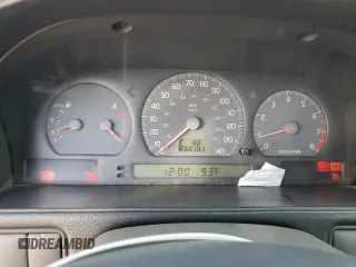 2000 Volvo S70 z VIN YV1LS61J1Y2646367, wystawiony jako Copart lot #53494485 z przebiegiem 260 701 mil mil oraz Szkody całkowita. Historia ofert i sprzedaży dostępna na DreamBid. Obrazek 9.