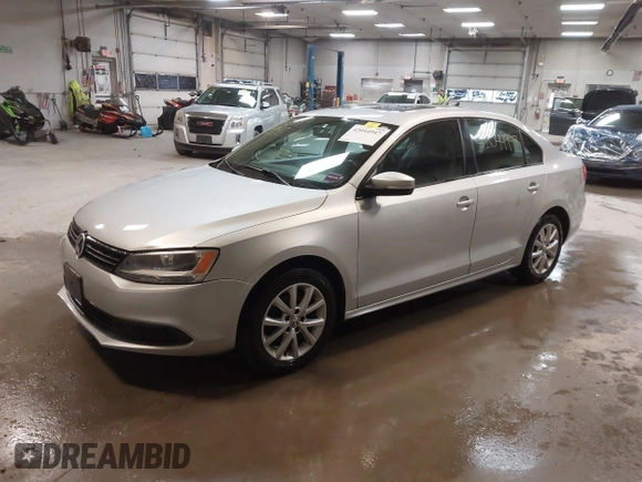 2012 Volkswagen Jetta SE с VIN 3VWDX7AJ9CM018864, выставлен на аукционе IAAI как лот 42044947 с пробегом 142 549 миль миль и . История ставок и продаж доступна на DreamBid. Изображение 2.