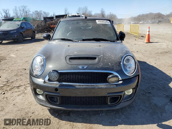 2015 MINI Convertible S z VIN WMWZP3C52FT708928, wystawiony jako Copart lot #49580345 z przebiegiem 62 342 mil mil oraz Czysty tytuł • Clean title. Historia ofert i sprzedaży dostępna na DreamBid. Obrazek 5.