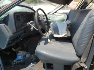 1988 Chevrolet Silverado 3500 z VIN 1GCGC34K3JE141720, wystawiony jako Copart lot #53824654 z przebiegiem 194 390 mil mil oraz Nie do naprawy. Historia ofert i sprzedaży dostępna na DreamBid. Obrazek 7.