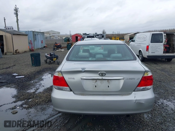 2006 Toyota Camry STD z VIN 4T1BE32K86U157718, wystawiony jako IAAI lot #41805465 z przebiegiem 327 299 mil mil oraz . Historia ofert i sprzedaży dostępna na DreamBid. Obrazek 16.